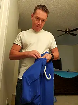 Snapshot of Bigtater1999 chatting on September 14, 2025, 5:35 pm Bigtater1999 online show from September 14, 2025, 5:35 pm