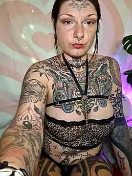 lizzardqueeen online show from March 5, 2026, 7:21 pm