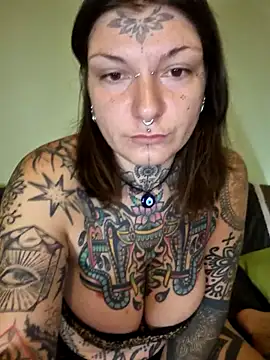 Snapshot of lizzardqueeen chatting on November 16, 2025, 5:34 am lizzardqueeen online show from November 16, 2025, 5:34 am