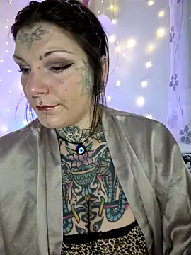 Snapshot of lizzardqueeen chatting on November 29, 2025, 11:49 pm lizzardqueeen online show from November 29, 2025, 11:49 pm