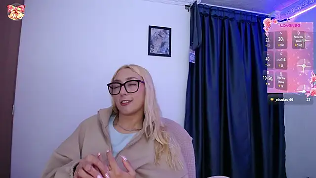 Snapshot of Soffy-brooks chatting on April 13, 2026, 3:43 am Soffy-brooks online show from April 13, 2026, 3:43 am