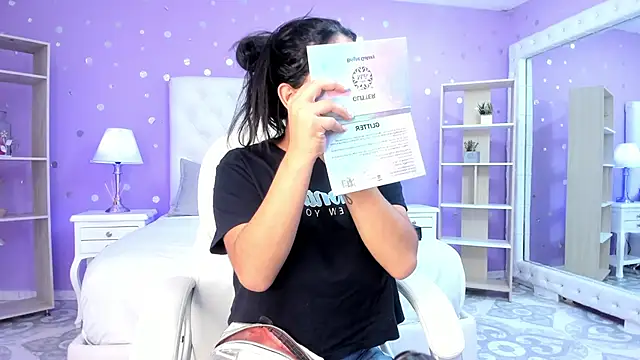 scarlette 15  online show from September 18, 2025, 3:31 am