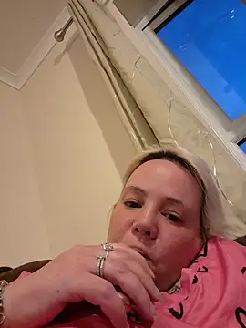 Bigbustedcurvylady online show from May 15, 2026, 8:18 pm