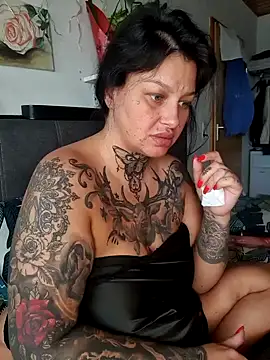 Snapshot of Anna_Adrian_tatto chatting on December 17, 2024, 11:17 am Anna Adrian tatto online show from December 17, 2024, 11:17 am