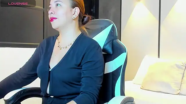 Snapshot of alma_fenix chatting on October 14, 2025, 12:50 pm alma fenix online show from October 14, 2025, 12:50 pm