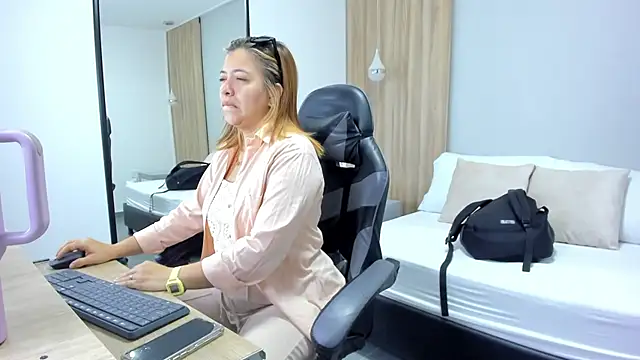 alma fenix online show from January 14, 2026, 12:09 pm