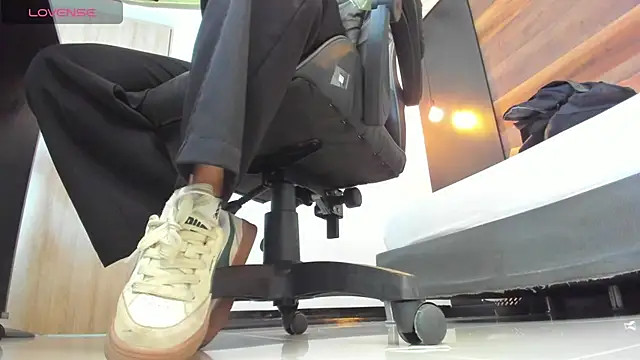 Snapshot of alma_fenix chatting on September 18, 2025, 12:19 pm alma fenix online show from September 18, 2025, 12:19 pm