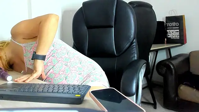 alma fenix online show from April 10, 2026, 4:25 pm