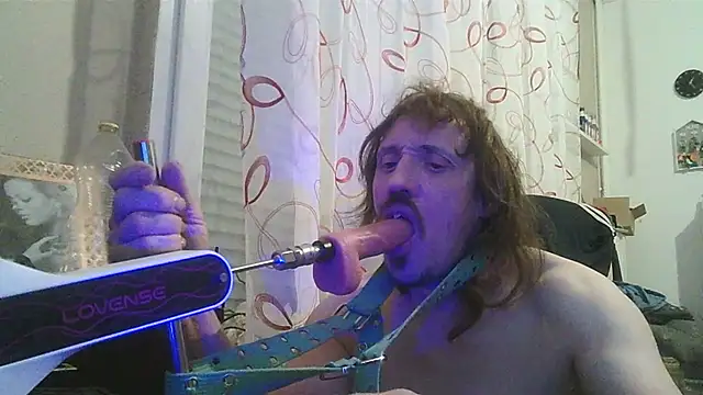 cyril020202 online show from December 5, 2025, 12:15 pm