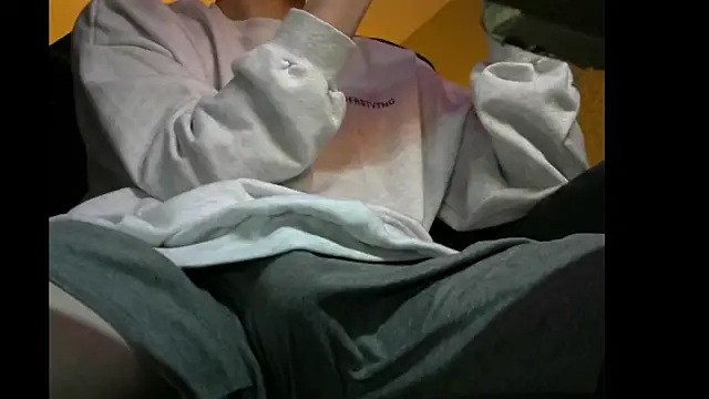 Ray175oo online show from February 3, 2025, 4:20 pm