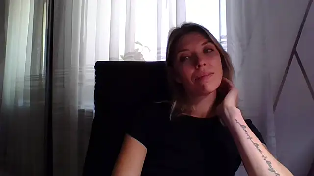 Snapshot of VelvetLove287 chatting on November 24, 2025, 8:47 am VelvetLove287 online show from November 24, 2025, 8:47 am