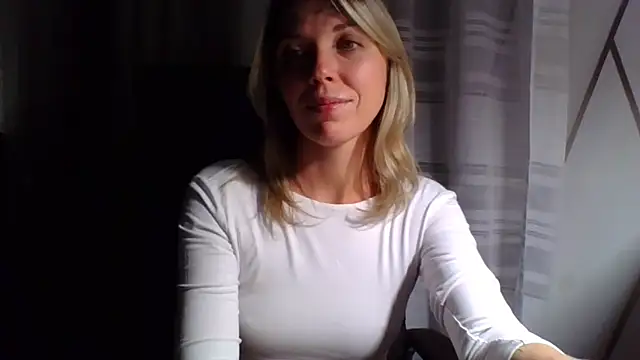 Snapshot of VelvetLove287 chatting on October 24, 2025, 7:35 pm VelvetLove287 online show from October 24, 2025, 7:35 pm