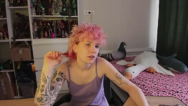 School Love online show from March 19, 2026, 7:08 am