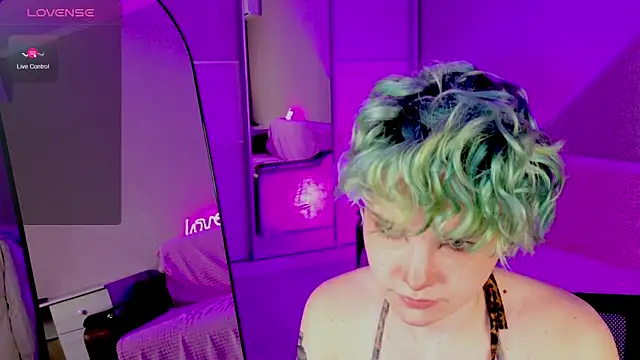 Snapshot of School_Love chatting on January 22, 2025, 1:11 pm School Love online show from January 22, 2025, 1:11 pm