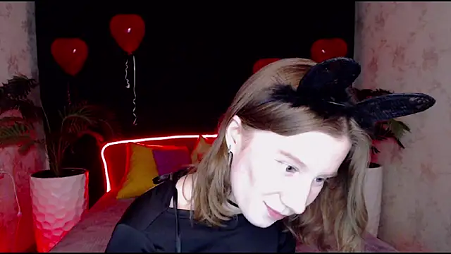 Snapshot of EnigmaSee chatting on February 20, 2025, 2:35 pm EnigmaSee online show from February 20, 2025, 2:35 pm