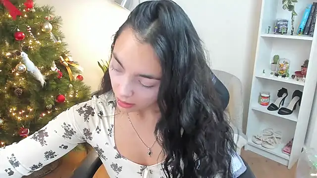 Snapshot of _BellaEvans_ chatting on December 4, 2025, 5:50 am BellaEvans online show from December 4, 2025, 5:50 am