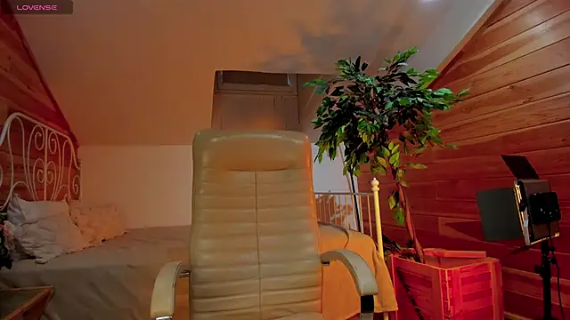 AdalynGlows online show from April 11, 2026, 11:03 am