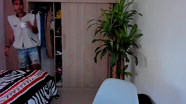 aldrinwhite online show from December 22, 2025, 6:19 pm