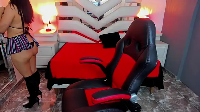 KateTompson  online show from February 2, 2026, 1:10 pm