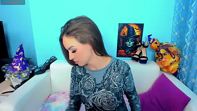 Snapshot of LindaaLu chatting on November 11, 2025, 5:35 am LindaaLu online show from November 11, 2025, 5:35 am