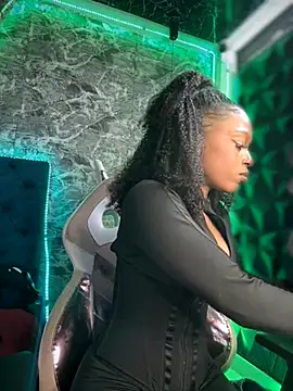 Snapshot of Melany_Williams chatting on November 10, 2025, 1:27 pm Melany Williams online show from November 10, 2025, 1:27 pm