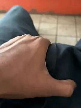 Snapshot of A-mira chatting on March 20, 2025, 7:47 am A-mira online show from March 20, 2025, 7:47 am