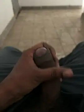 Snapshot of A-mira chatting on November 11, 2025, 9:59 am A-mira online show from November 11, 2025, 9:59 am