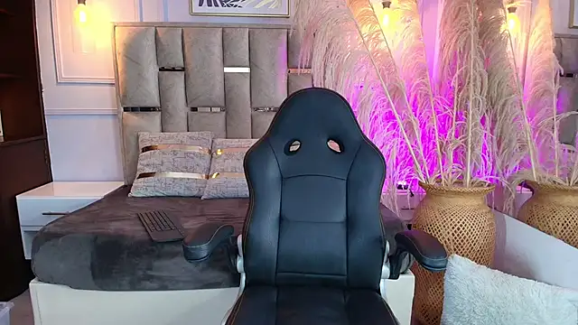 Snapshot of Emelie_Ch1 chatting on March 9, 2025, 12:53 pm Emelie Ch1 online show from March 9, 2025, 12:53 pm