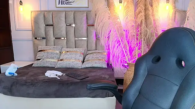 Snapshot of Emelie_Ch1 chatting on March 9, 2025, 4:00 pm Emelie Ch1 online show from March 9, 2025, 4:00 pm