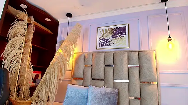 Snapshot of Emelie_Ch1 chatting on March 20, 2025, 5:35 am Emelie Ch1 online show from March 20, 2025, 5:35 am