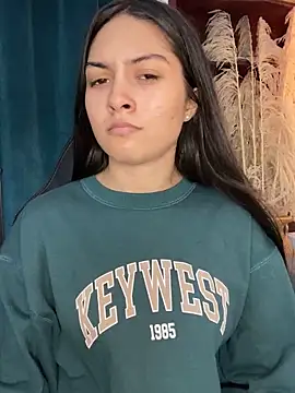 Snapshot of Emelie_Ch1 chatting on March 14, 2025, 12:32 am Emelie Ch1 online show from March 14, 2025, 12:32 am