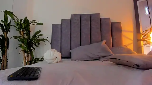 gabriela  gomez online show from November 28, 2025, 1:55 pm