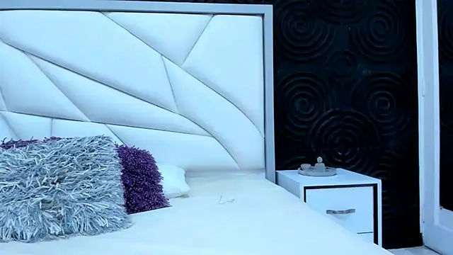 Snapshot of AbigailWilliams_ chatting on September 27, 2025, 11:05 am AbigailWilliams online show from September 27, 2025, 11:05 am