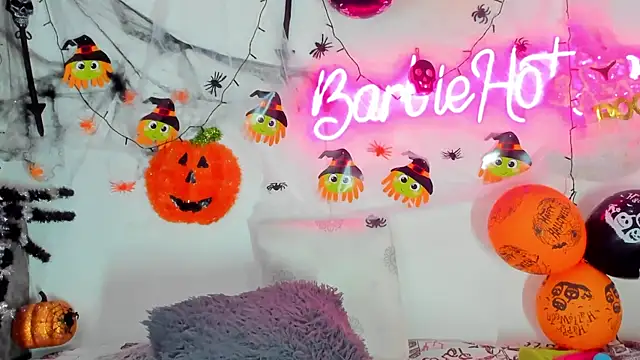 Snapshot of BarbieHotLaura chatting on October 19, 2025, 1:03 pm BarbieHotLaura online show from October 19, 2025, 1:03 pm