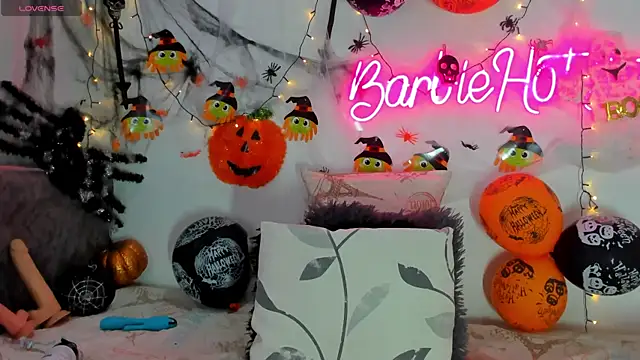 Snapshot of BarbieHotLaura chatting on October 24, 2025, 7:24 pm BarbieHotLaura online show from October 24, 2025, 7:24 pm