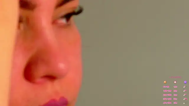 Snapshot of Gaby_Vegaa chatting on November 9, 2025, 10:03 pm Gaby Vegaa online show from November 9, 2025, 10:03 pm