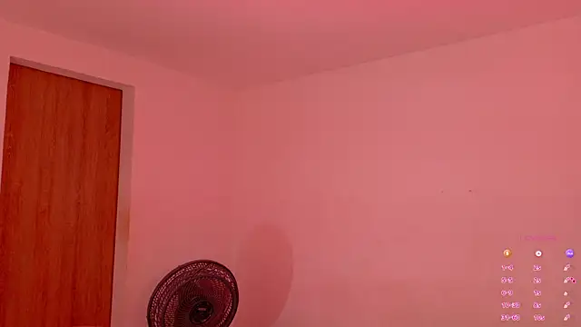 Snapshot of Gaby_Vegaa chatting on November 8, 2025, 10:02 pm Gaby Vegaa online show from November 8, 2025, 10:02 pm