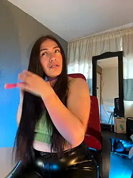 Snapshot of emmily_d chatting on November 29, 2025, 10:10 pm emmily d online show from November 29, 2025, 10:10 pm