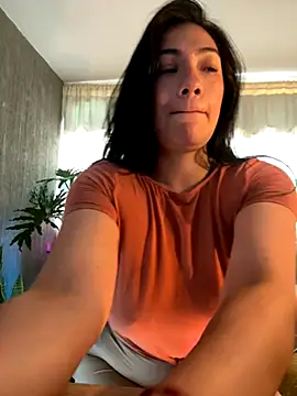 Snapshot of emmily_d chatting on November 20, 2025, 6:19 pm emmily d online show from November 20, 2025, 6:19 pm