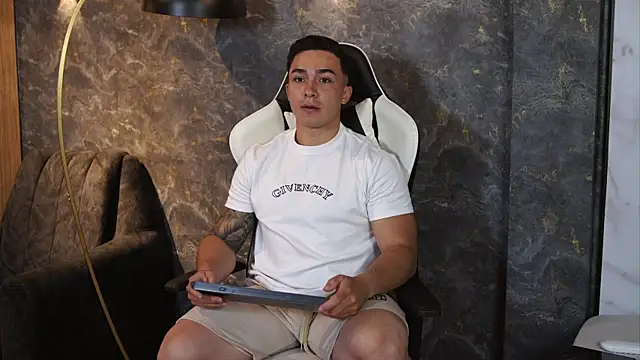 Ryan Hunt online show from November 11, 2025, 7:58 am