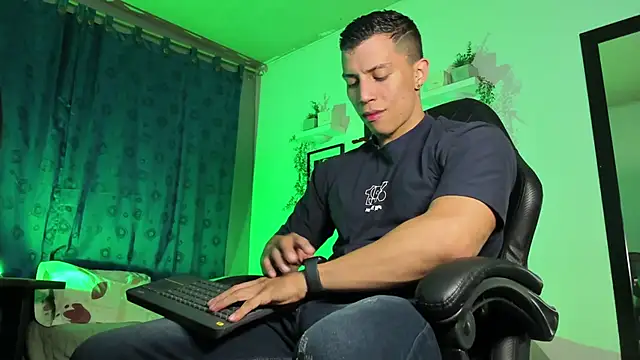 Snapshot of ThomsEvery_ chatting on October 16, 2025, 1:03 am ThomsEvery online show from October 16, 2025, 1:03 am