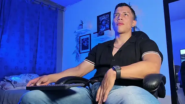 Snapshot of ThomsEvery_ chatting on November 13, 2025, 11:52 pm ThomsEvery online show from November 13, 2025, 11:52 pm