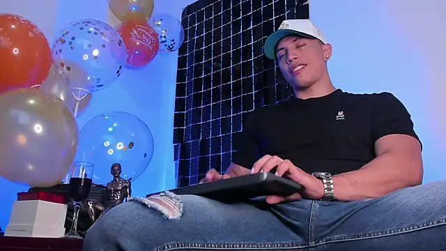 Snapshot of ThomsEvery_ chatting on March 22, 2025, 1:00 am ThomsEvery online show from March 22, 2025, 1:00 am