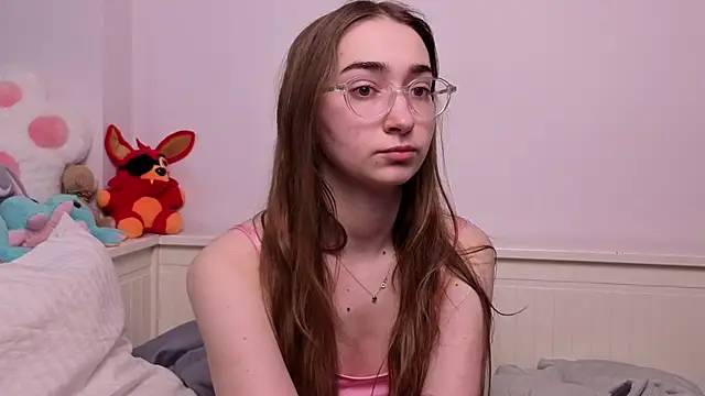 PollyBeev online show from June 5, 2026, 7:25 am