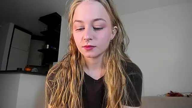 Snapshot of MiaMews chatting on October 27, 2025, 12:50 pm MiaMews online show from October 27, 2025, 12:50 pm