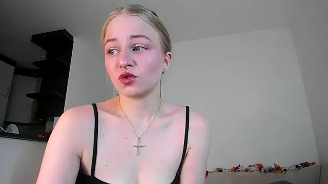 Snapshot of MiaMews chatting on December 5, 2025, 1:53 pm MiaMews online show from December 5, 2025, 1:53 pm