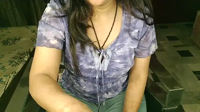 Snapshot of aarushi_sharmaa chatting on November 17, 2025, 2:59 am aarushi sharmaa online show from November 17, 2025, 2:59 am