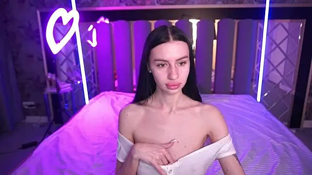 Snow WhiteeeX online show from March 5, 2026, 6:43 am