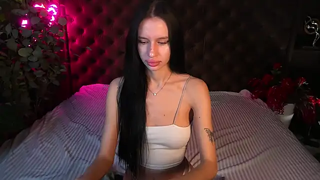 Snapshot of Snow_WhiteeeX chatting on December 2, 2025, 6:37 am Snow WhiteeeX online show from December 2, 2025, 6:37 am