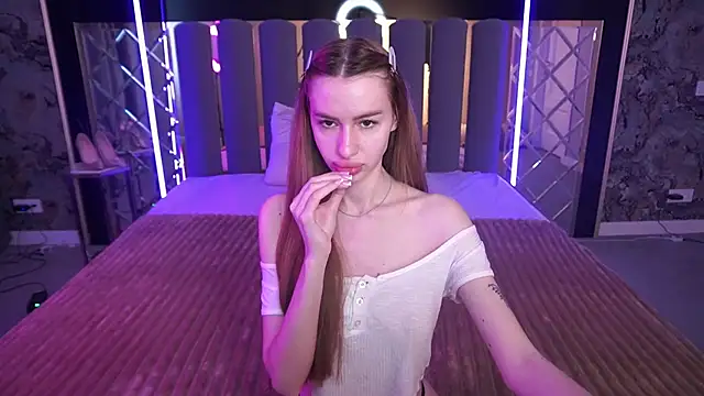 Snapshot of Snow_WhiteeeX chatting on May 16, 2026, 5:28 am Snow WhiteeeX online show from May 16, 2026, 5:28 am
